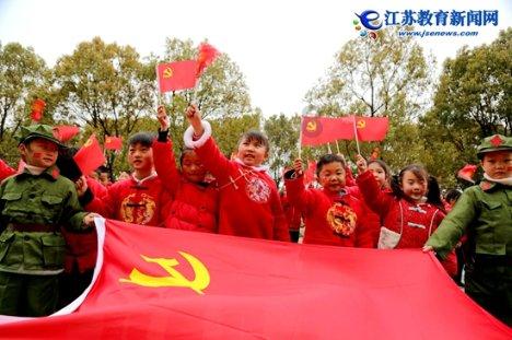 十年奋斗践初心 踔厉奋发启新程